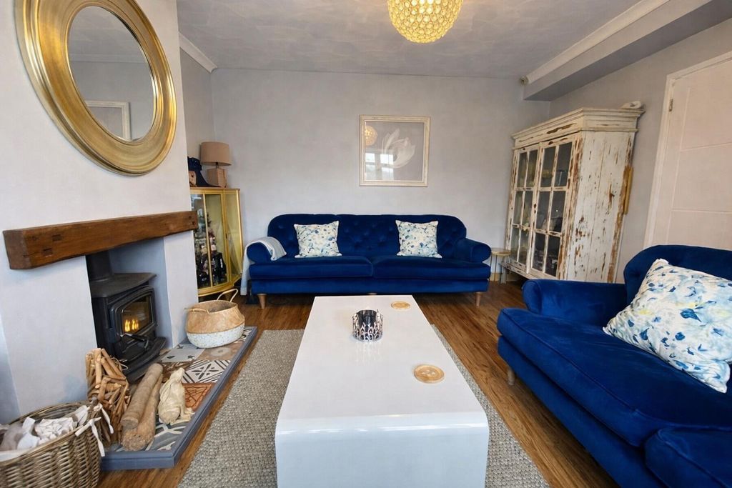 Property photo 3 of 36 8Ca5F00A-A218-4D90-88C7-Ecf4Ffa2879C.Png