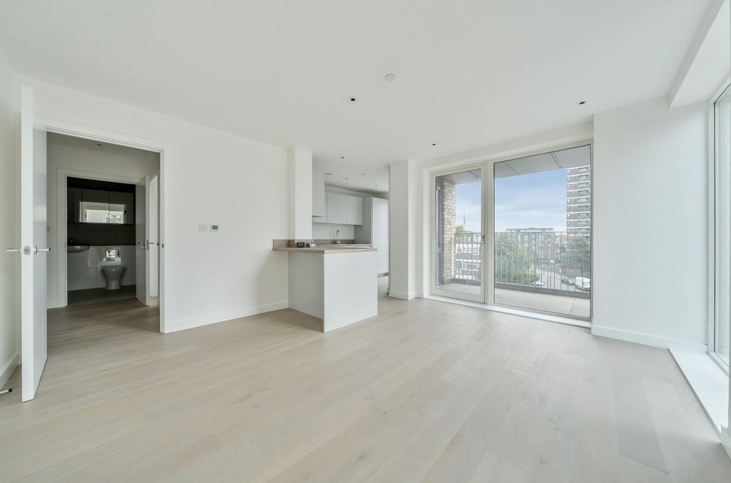 Property photo 2 of 8