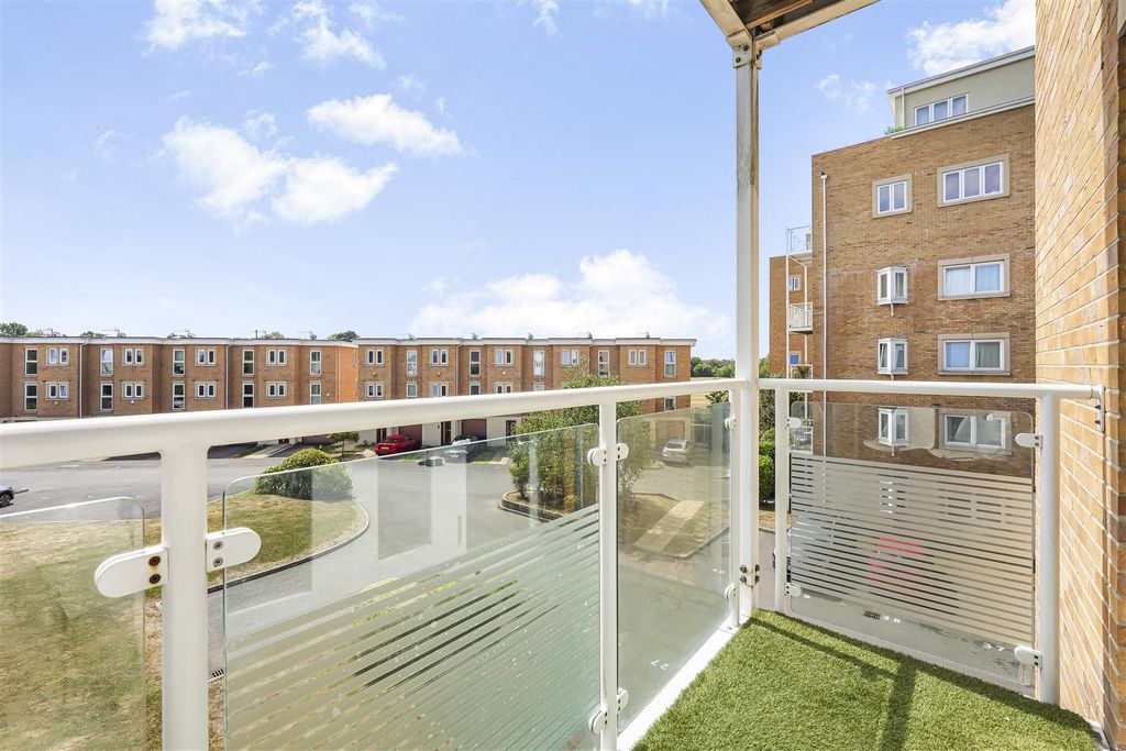 Property photo 3 of 11 Balcony