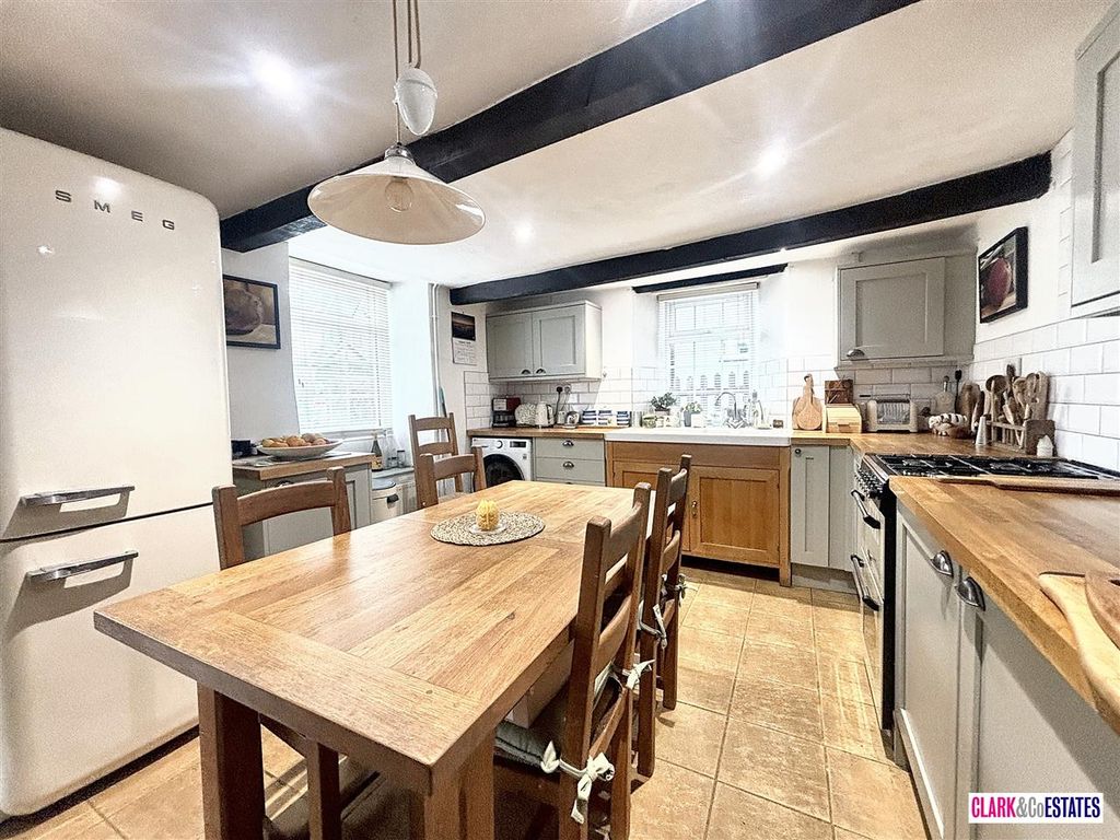 Property photo 3 of 16 Kitchen