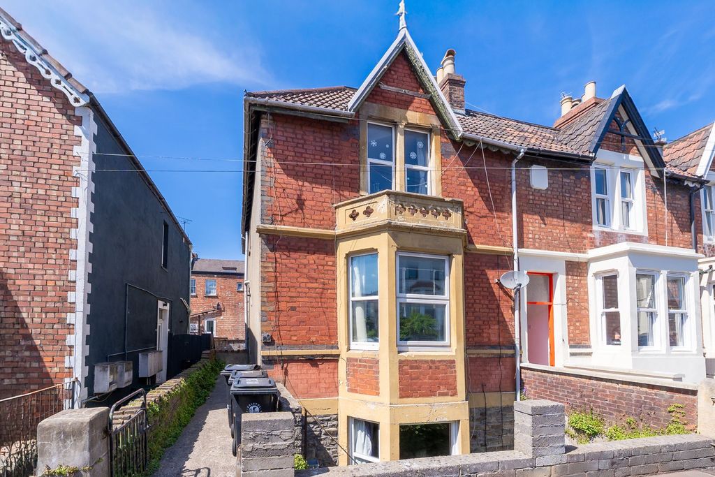 Property photo 1 of 59