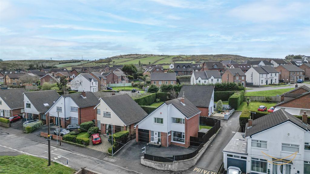 Property photo 2 of 34 Dhp-9.Jpg