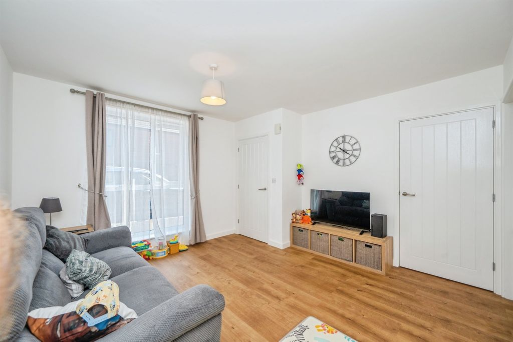 Property photo 3 of 19