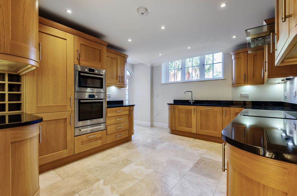 Property photo 2 of 14 Kitchen