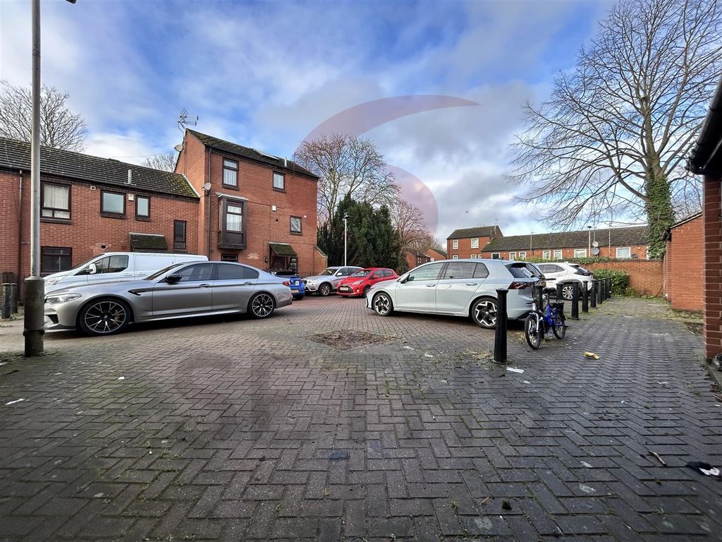 Property photo 2 of 19 Flat Car Park