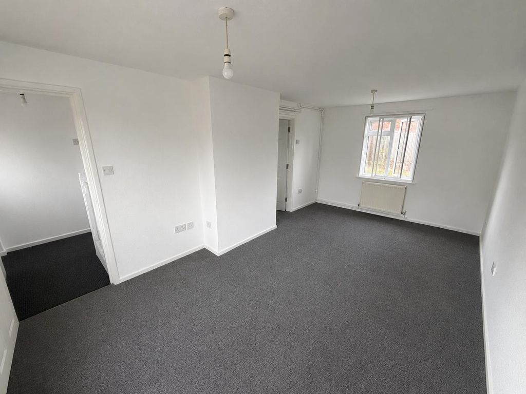 Property photo 3 of 8 Bedroom