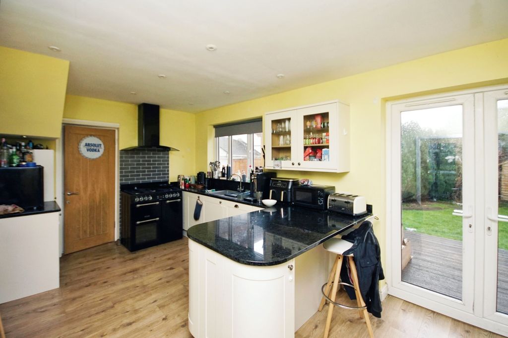 Property photo 2 of 14 Kitchen