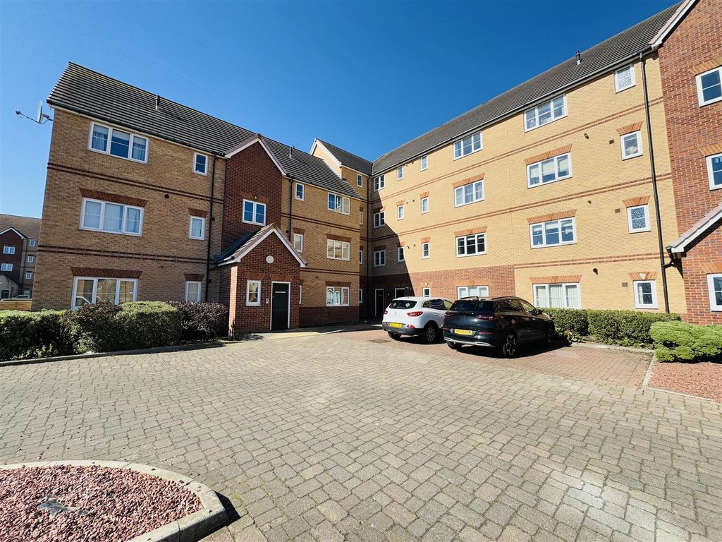 Property photo 1 of 17 External