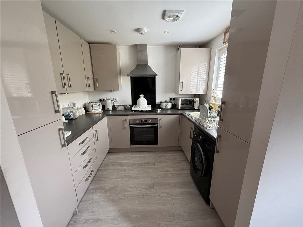Property photo 3 of 14 Kitchen