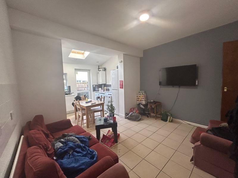 Property photo 1 of 6 Photo 4