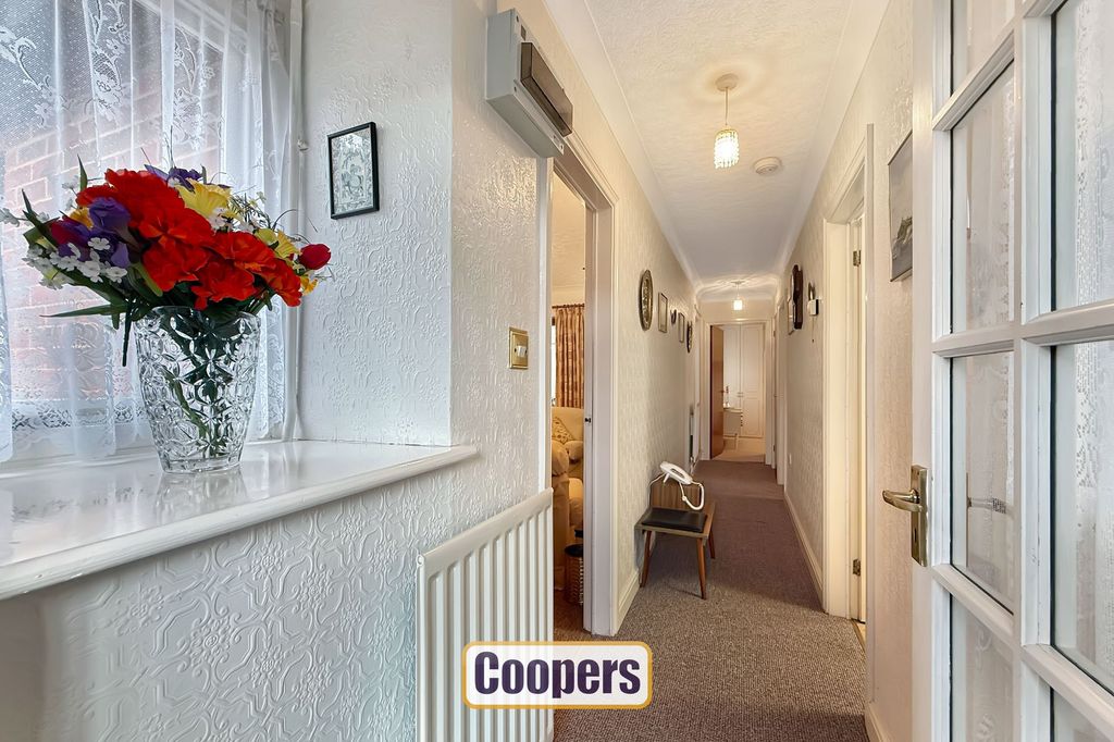 Property photo 2 of 18 Hallway