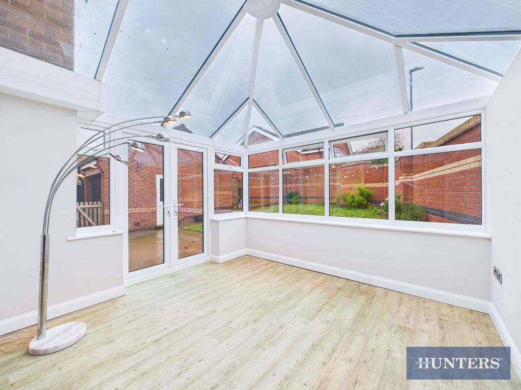 Property photo 3 of 30 Conservatory