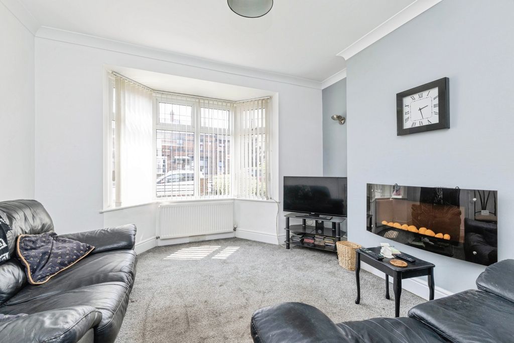 Property photo 2 of 19 Pbox-Img.Jpg