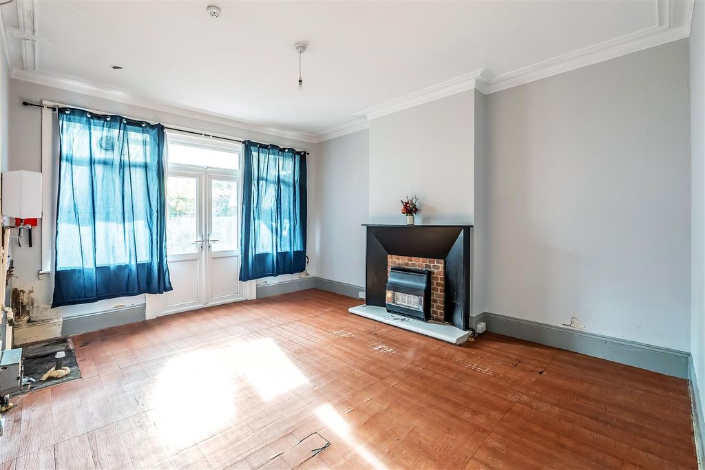 Property photo 3 of 35 4-Albion-Road-23.Jpg