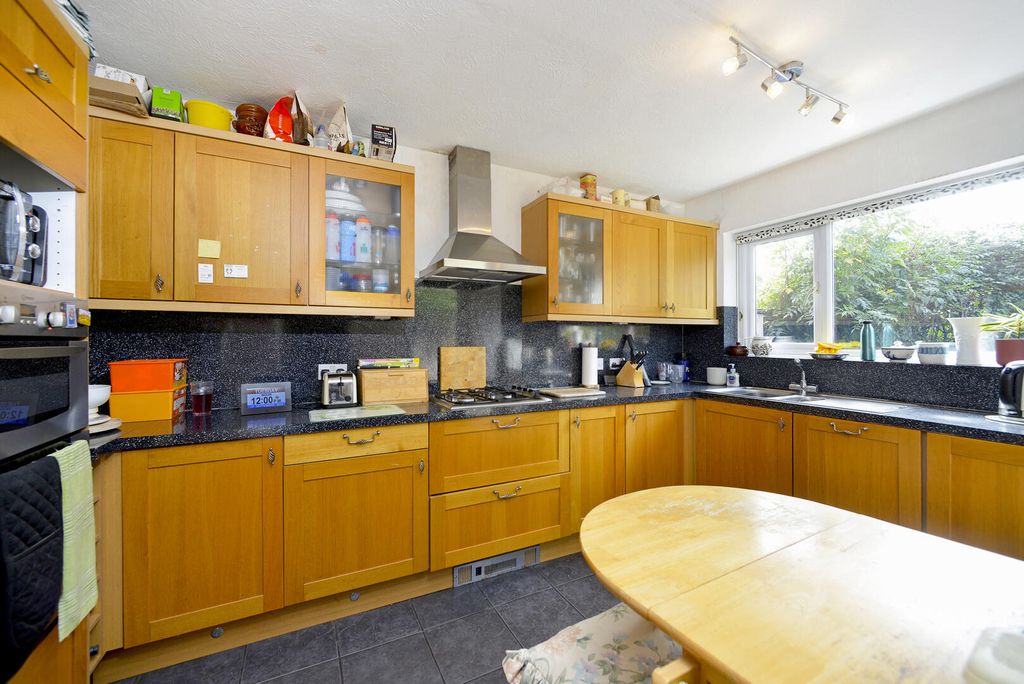 Property photo 3 of 16 Kitchen