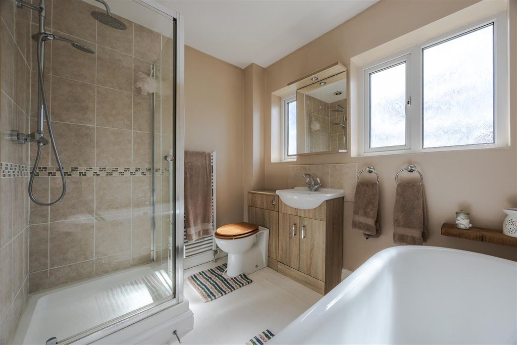 Property photo 3 of 15 Bathroom