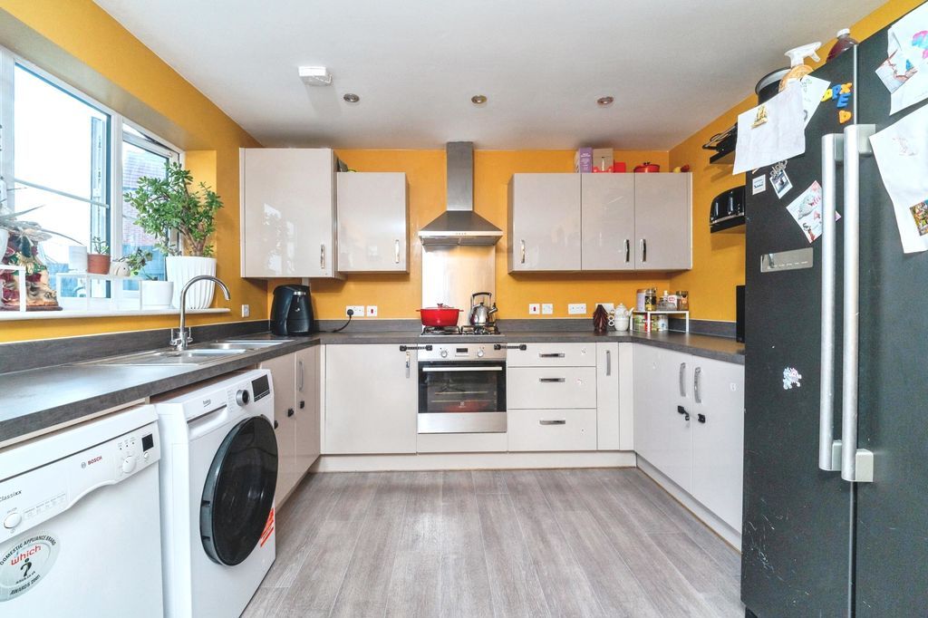Property photo 3 of 15 Kitchen