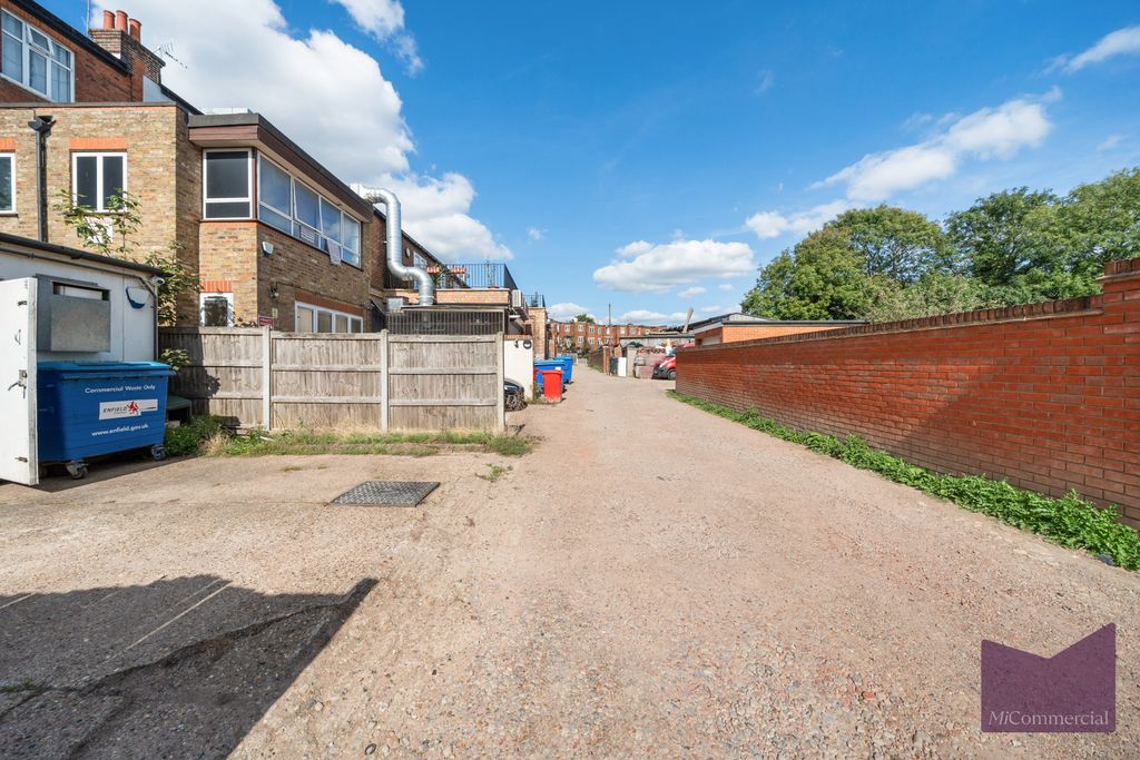 Property photo 3 of 12