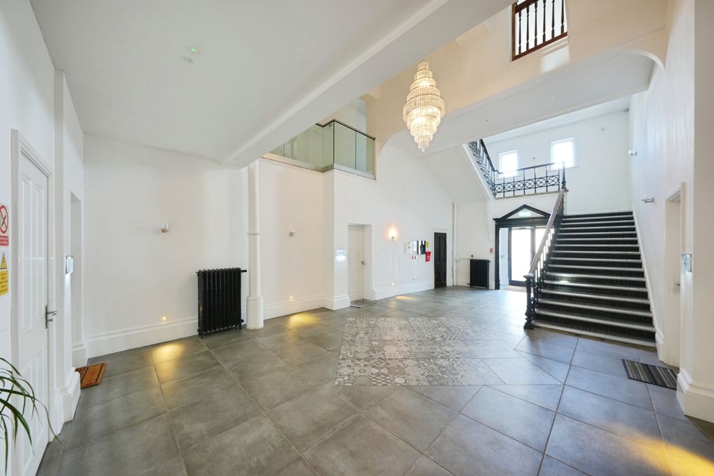 Property photo 3 of 13 Communal Entrance
