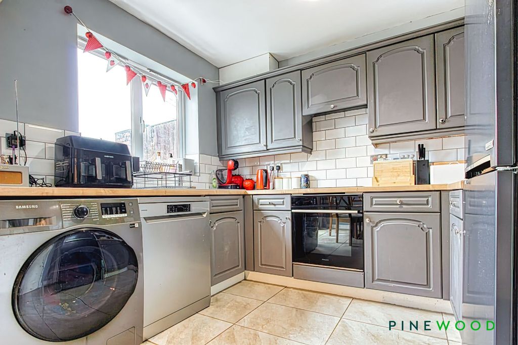 Property photo 3 of 18 Kitchen Diner