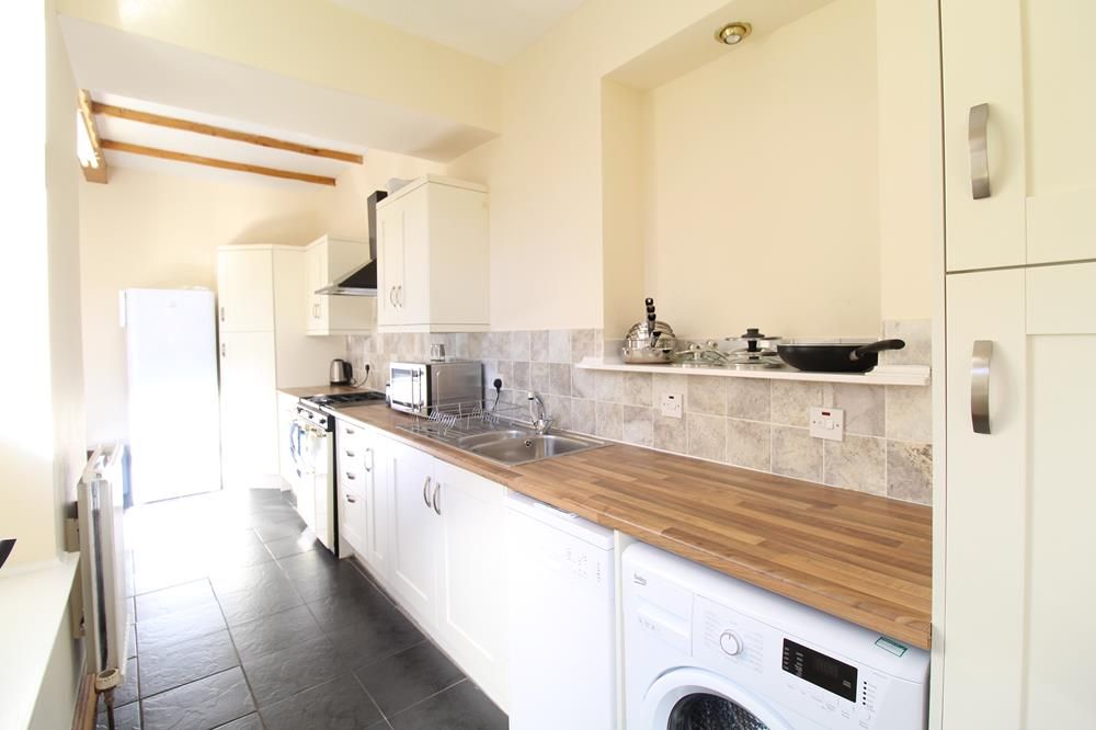 Property photo 2 of 9 Kitchen