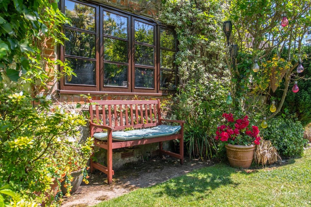 Property photo 3 of 64 Garden