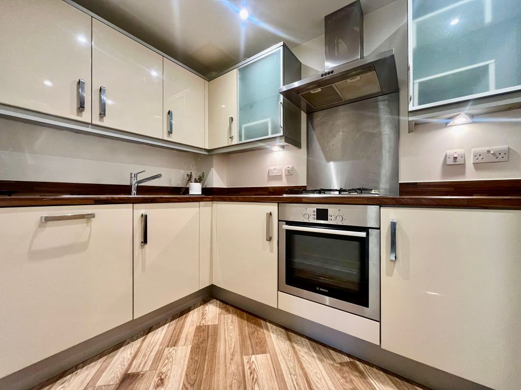 Property photo 2 of 12 72A2ce32-188F-4Dbe-9B0F-6A90Ff202F1d