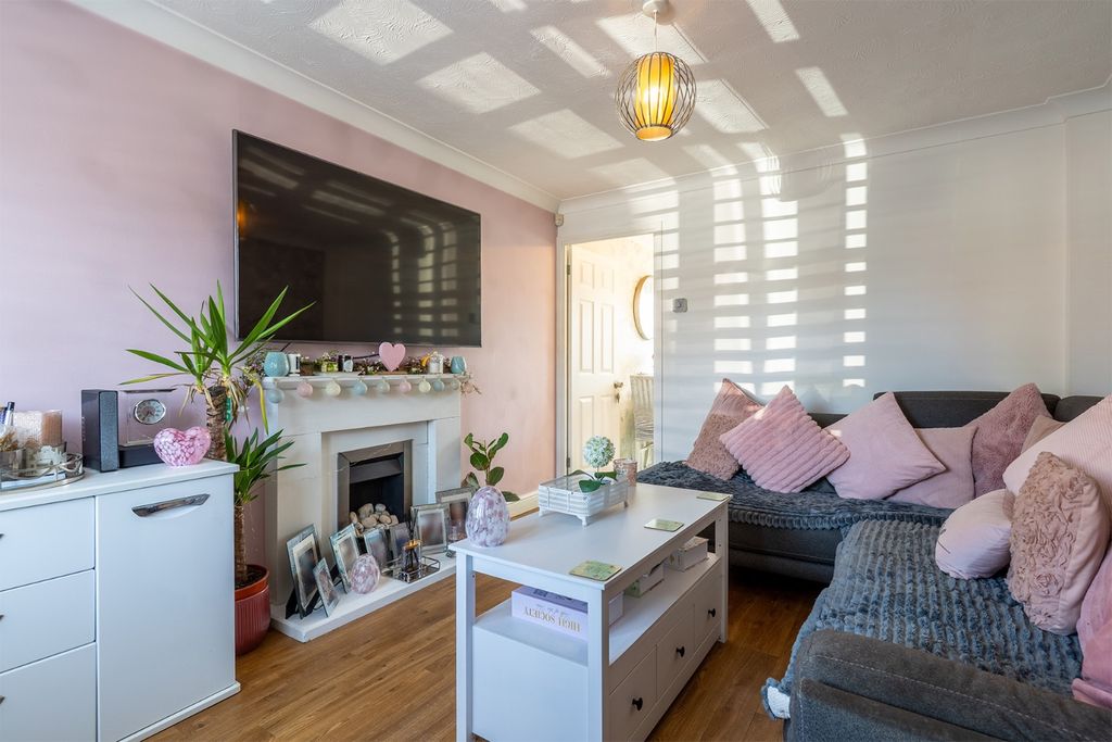 Property photo 2 of 16 5113893