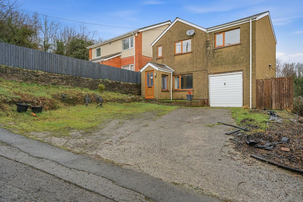 Property photo 2 of 23