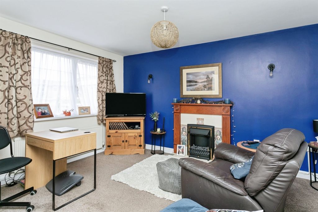 Property photo 2 of 17