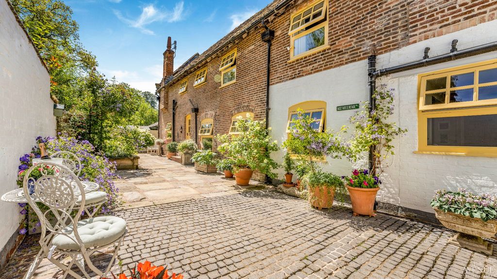 Property photo 1 of 40 4331554