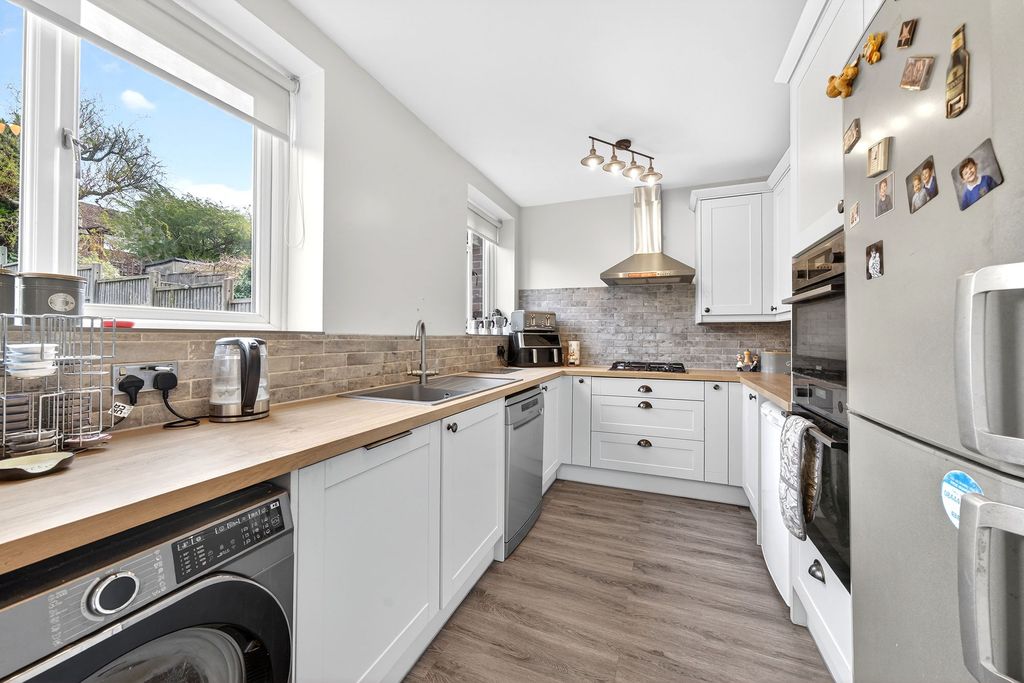 Property photo 2 of 12 Kitchen