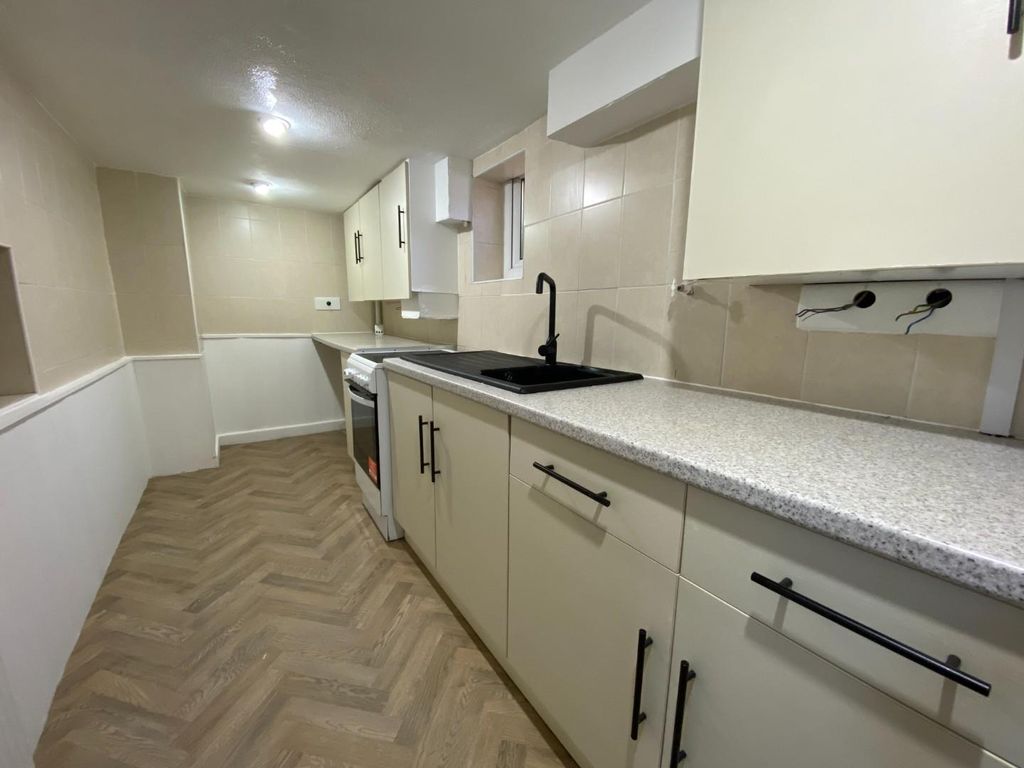 Property photo 3 of 7 Kitchen