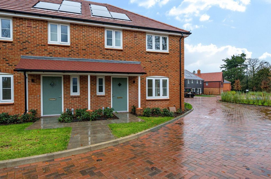 Property photo 1 of 9 Picture No. 24