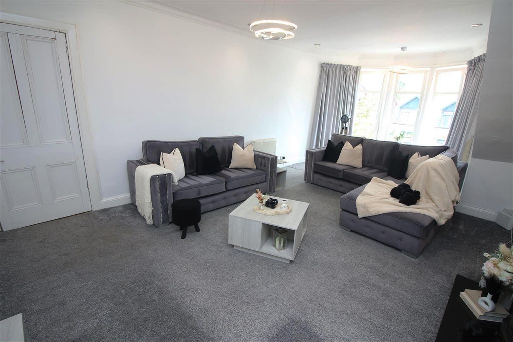 Additional image 4 of 3 bed flat for saleCaddlehill Street, Greenock PA16