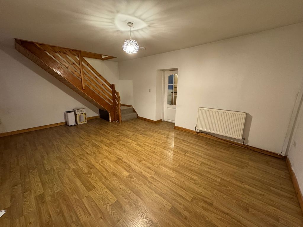 Property photo 2 of 6 Lounge