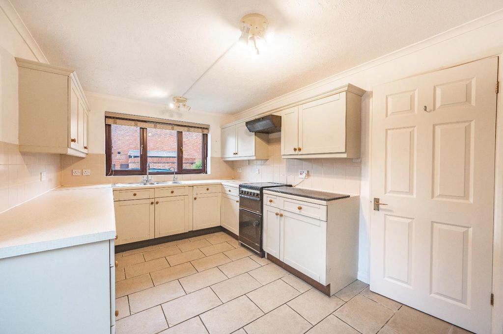 Property photo 3 of 20 Kitchen/Dining Room