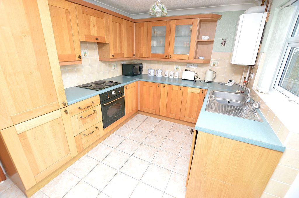 Property photo 2 of 10 Kitchen