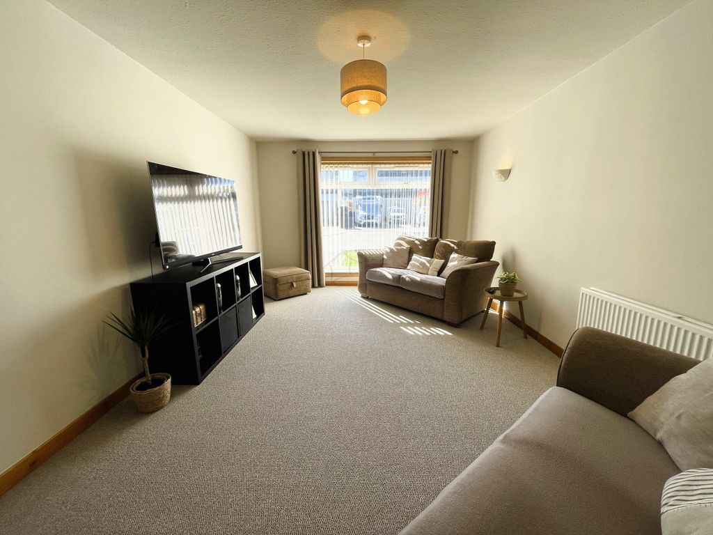 Property photo 3 of 20 Lounge