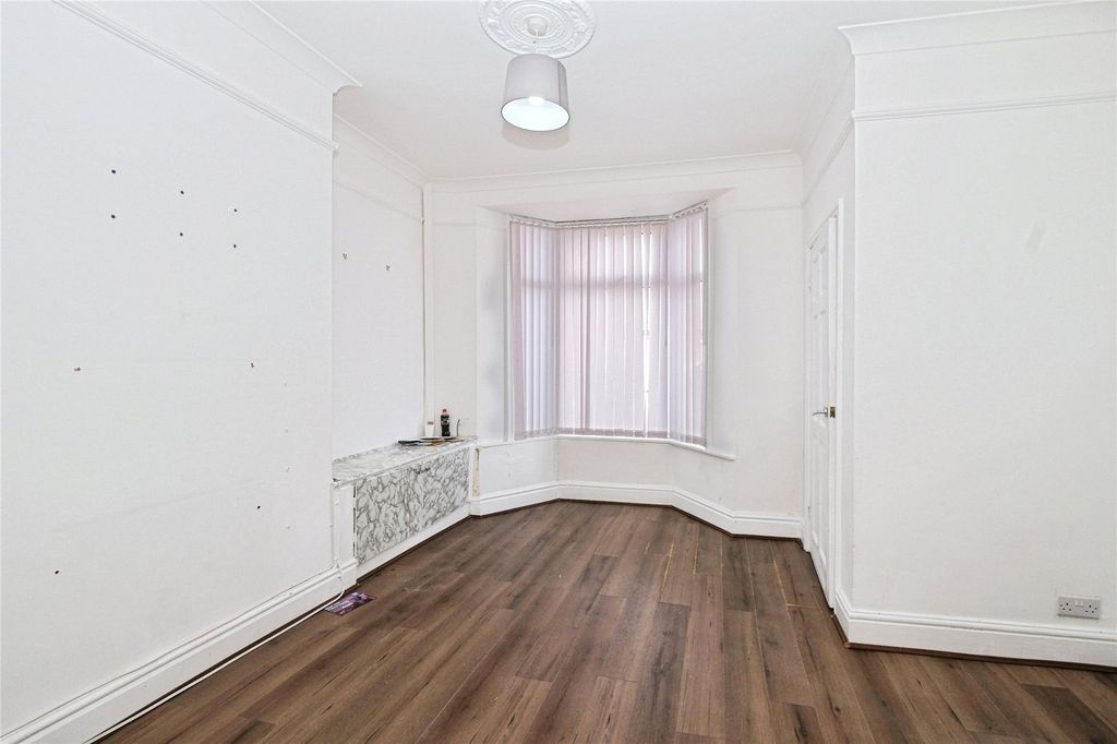 Property photo 3 of 32 Picture No. 04