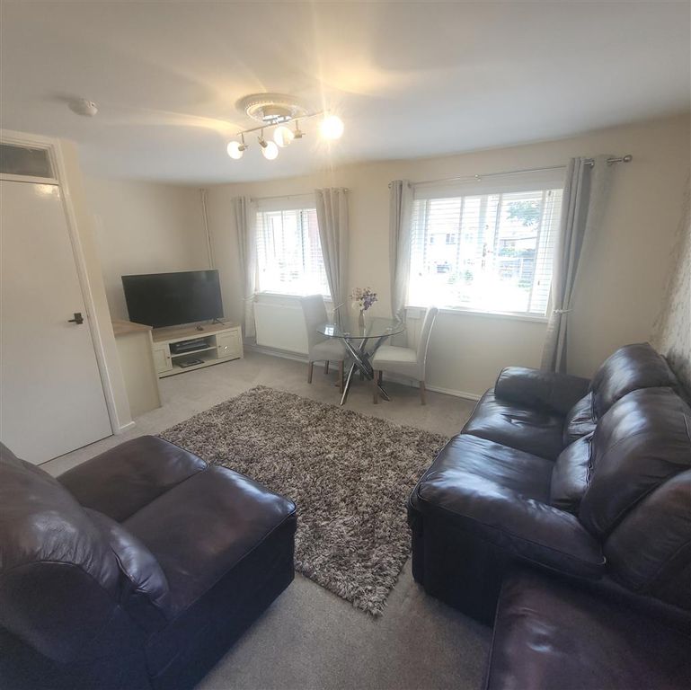 Property photo 3 of 7 Living Room