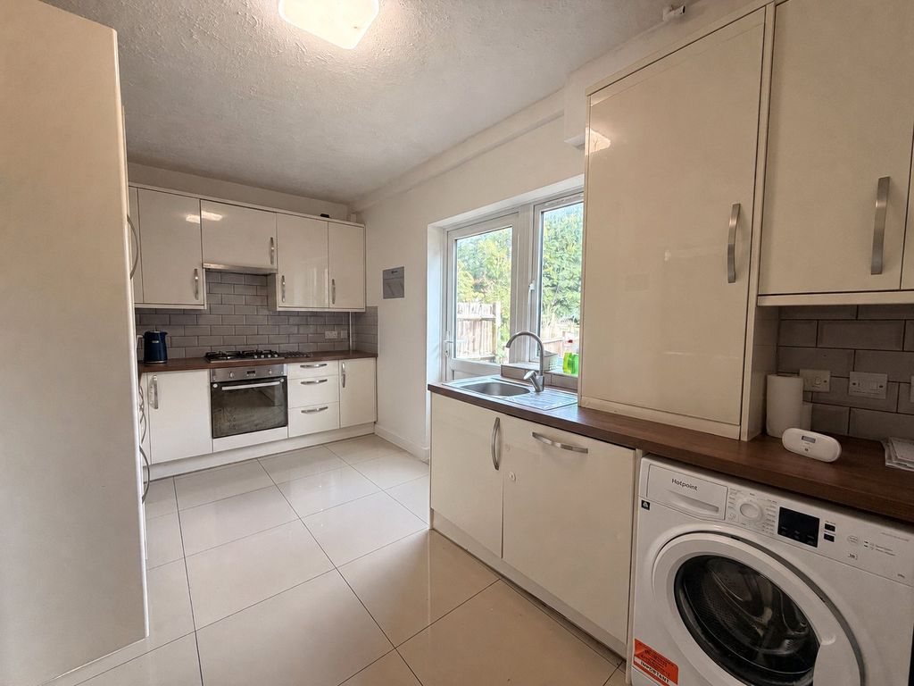 Property photo 2 of 8 Picture No. 11