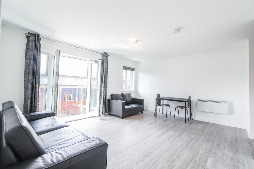 Property photo 2 of 10 18 Caister Hall-5.Jpg