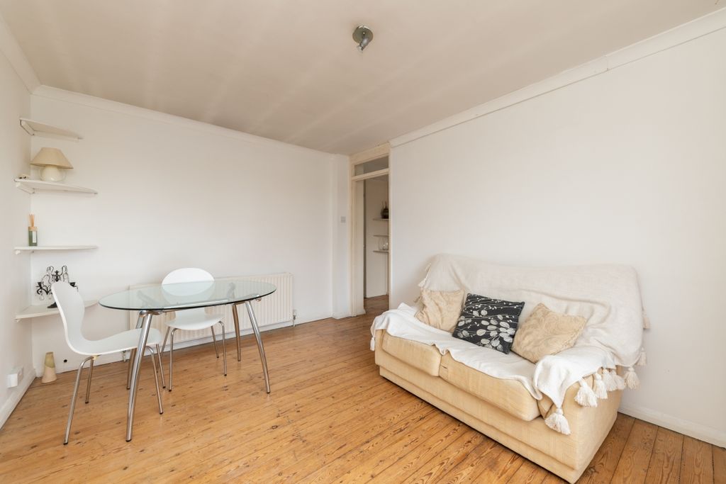 Property photo 3 of 10 Hayhurst Court F8-2