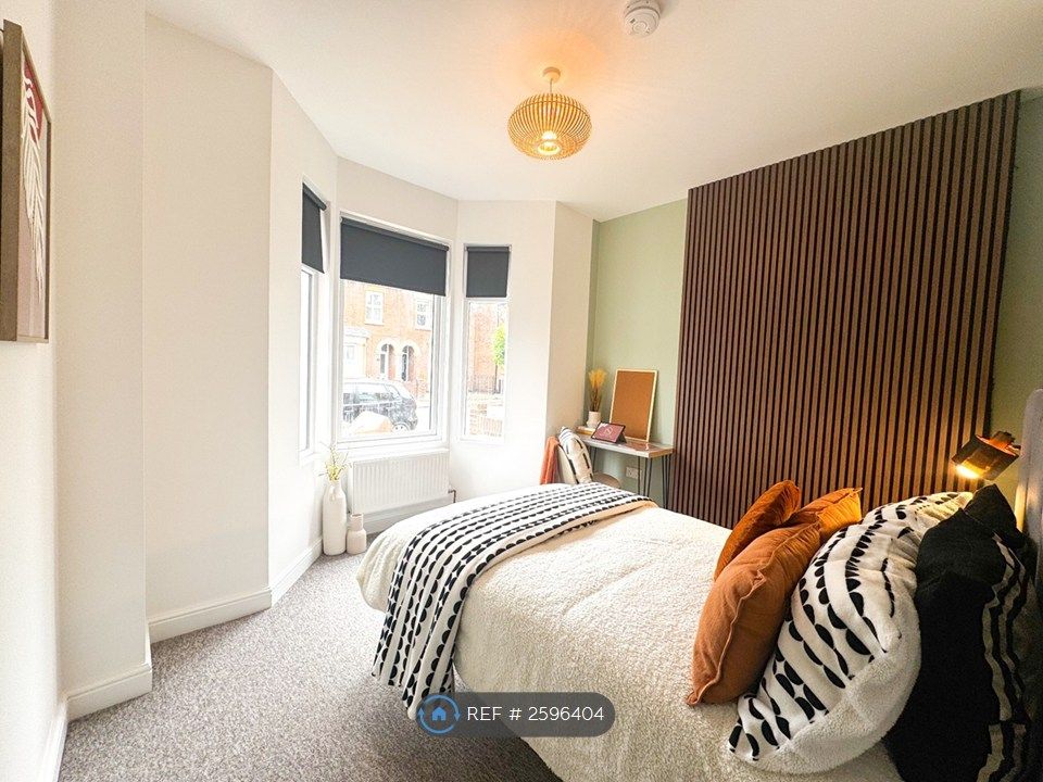 Property photo 2 of 27