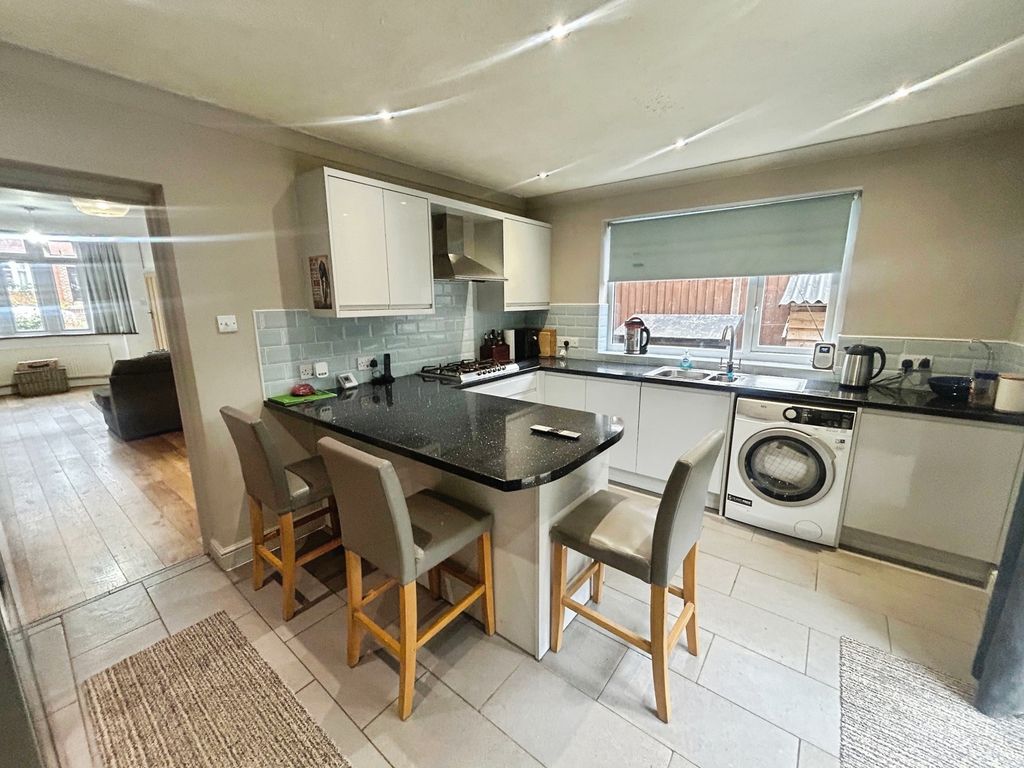 Property photo 3 of 16 Kitchen