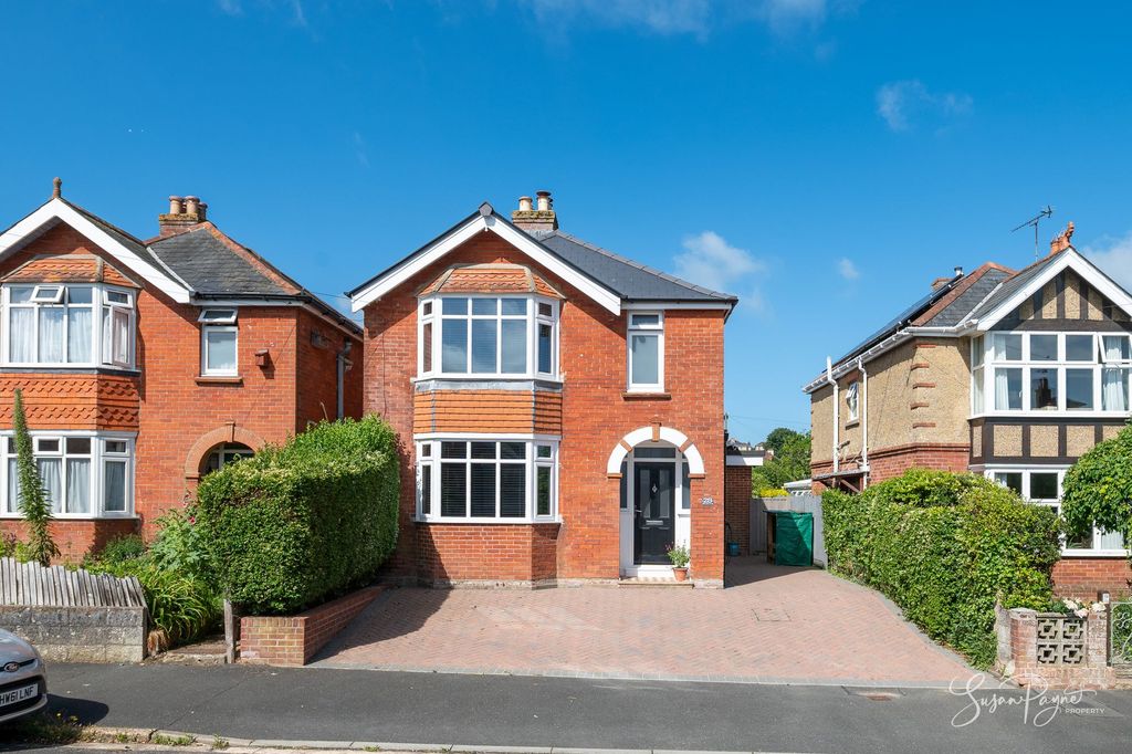 Property photo 1 of 42