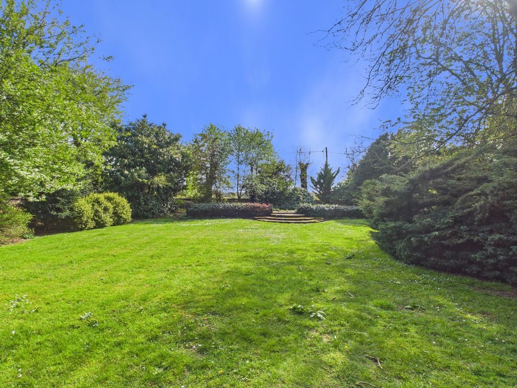 Property photo 2 of 28