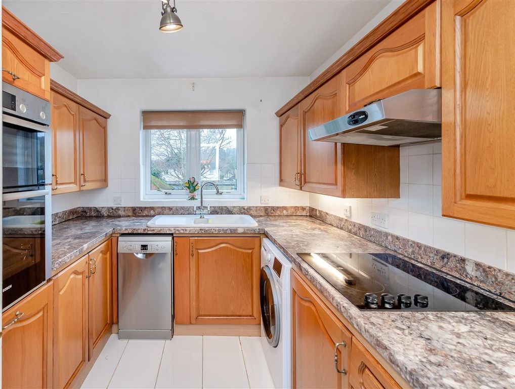 Property photo 3 of 11 8632387-Interior03 Crop.Jpg