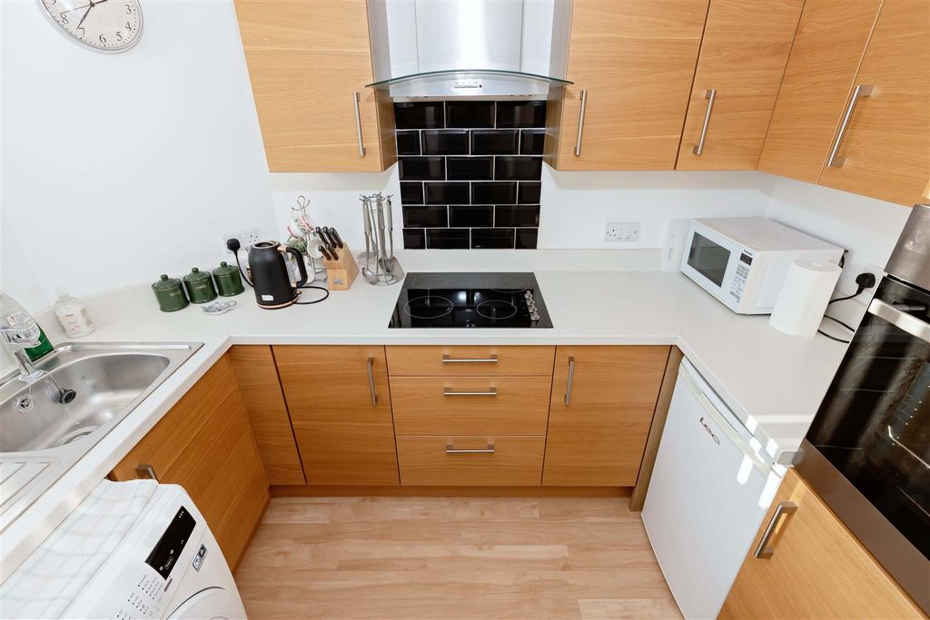 Property photo 2 of 13 Bakers Court_2.Jpg